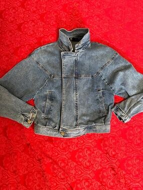 Versona Cropped Denim Jacket XS Light Wash 80s Style Zip Front